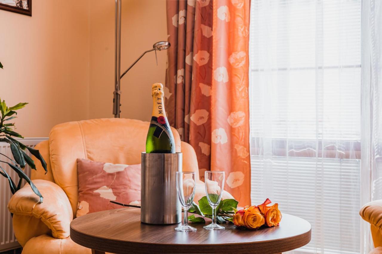 Hotel Krajka**** Vamberk ภายนอก รูปภาพ