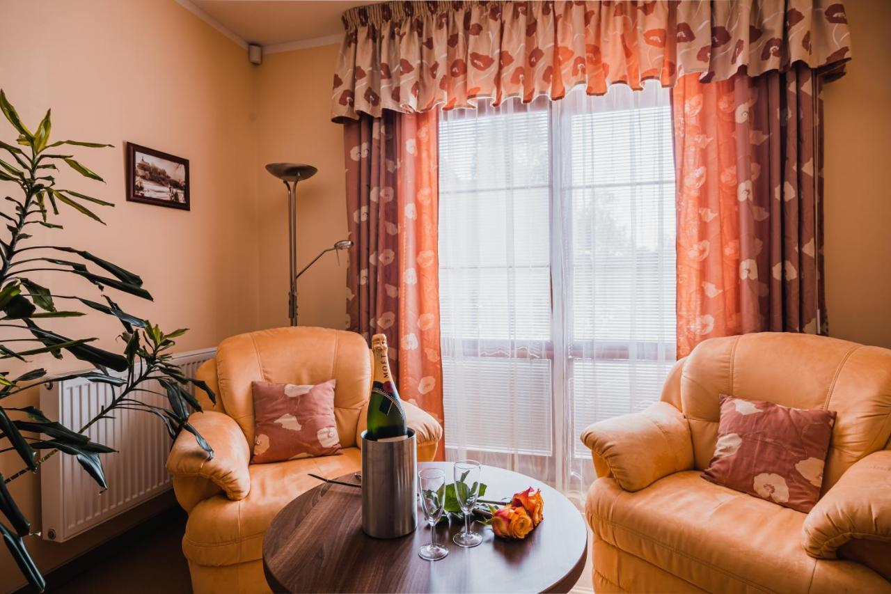 Hotel Krajka**** Vamberk ภายนอก รูปภาพ